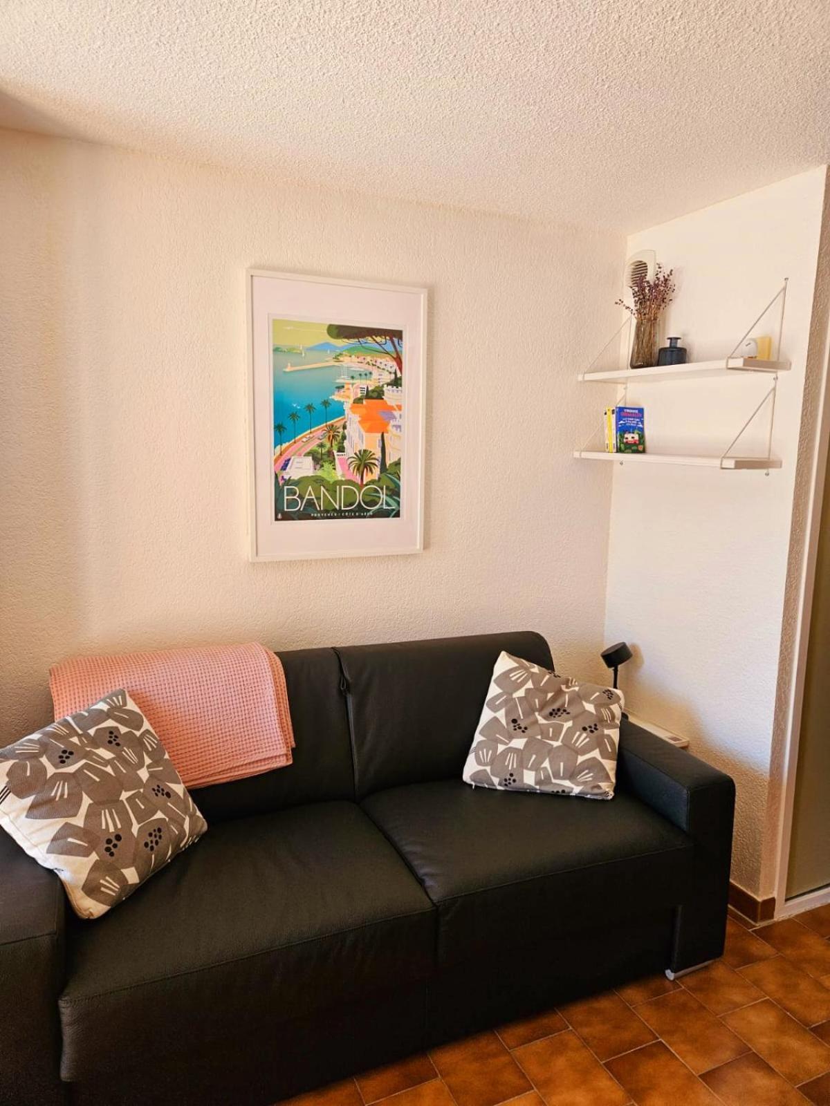 Apartment Piscine, Proche Mer, Parking Prive Bandol