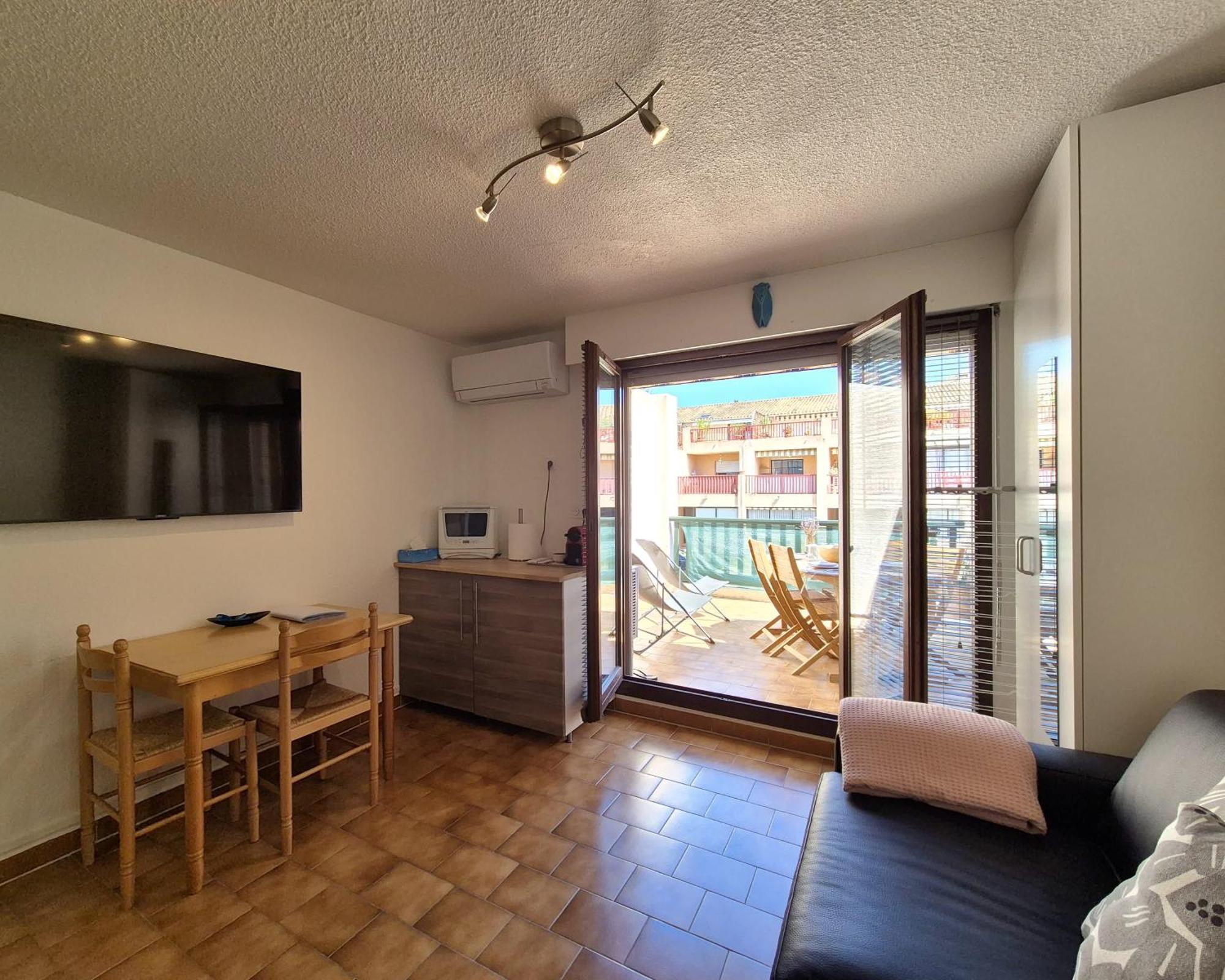 Apartment Piscine, Proche Mer, Parking Prive